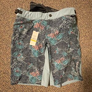 NWT DAKINE mountain bike short with chamois liner